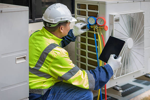 Professional Heat Pump Repair technician working in Del Rey, CA